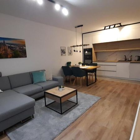 Bpr Space Grey Home With Balcony Budapeste Exterior foto