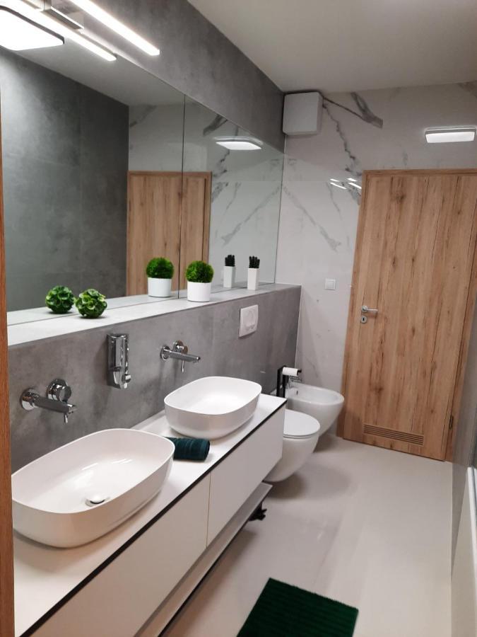 Bpr Space Grey Home With Balcony Budapeste Exterior foto